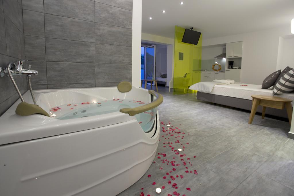 Kapahi Seaview Hotel Apartments Potos Zewnętrze zdjęcie